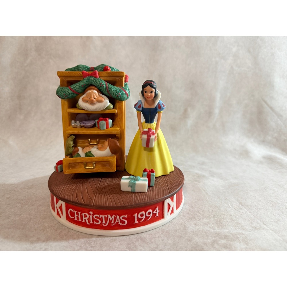 Disney Grolier Snow White Christmas Dreams‎ 1994 Limited Edition Figurine 4392